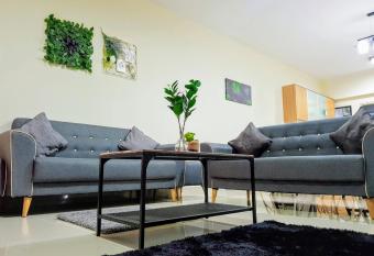 Puchong Setiawalk 8-12 pax 5min LRT Cozy Apartment allows 18 year olds to book a room