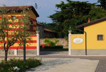 Antica Corte la Valle allows 18 year olds to book a room