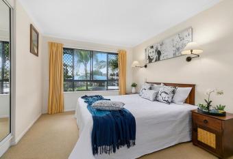 Gorgeous Apartment in Luxurious Noosa Resort has rooms with a private hot tub