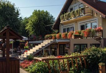 Sarokhaz Panzio has Balcony rooms