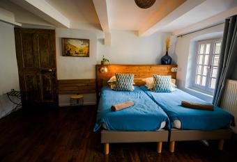 G  te le pied du g  ant - Local s  curis   pour les v  los has Balcony rooms