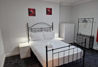 Birtley s Diamond 3 bed Apt, sleeps 6 Guests has Balcony rooms