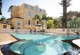 Villa Genesis allows 18 year olds to book a room