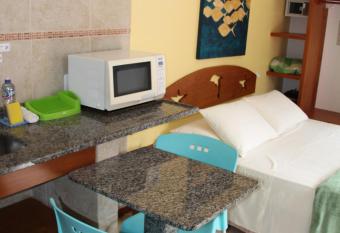 Pousada Solar das Tartarugas has rooms with a private hot tub