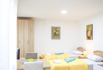 Studio Ka  a has Balcony rooms