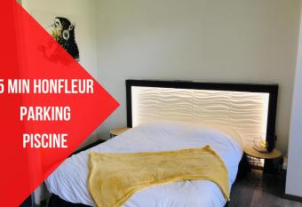 FormiSTUDIO I allows 18 year olds to book a room