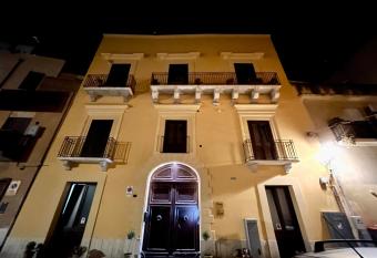 Ohana by Casimiro has Balcony rooms