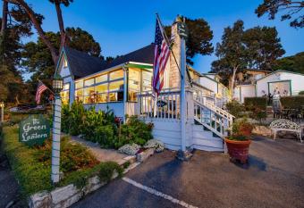 Carmel Green Lantern Inn has Balcony rooms