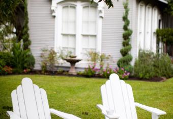 Rainbow Courts has rooms with a private hot tub