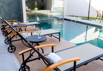 Hotel Floren  a allows 18 year olds to book a room