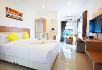 La Belle has Balcony rooms