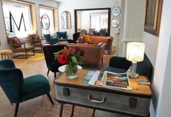 Hotel Boutique OMA allows 18 year olds to book a room