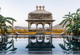 RAAS Devigarh has rooms with a private hot tub