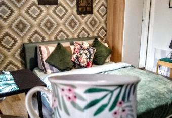 EvitaWita nr2 i nr3 S  owackiego 50mGaleria Katowice allows 18 year olds to book a room