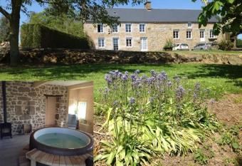 LES ROCAILLES has Balcony rooms