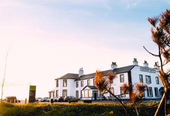 Causeway Hotel has Balcony rooms