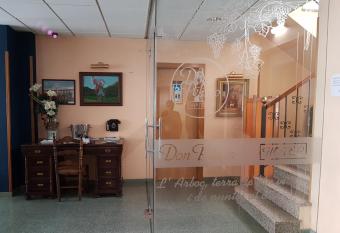 Hotel Don Pelayo has Balcony rooms