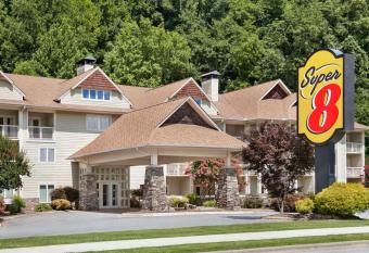 Super 8 by Wyndham Cherokee has Balcony rooms