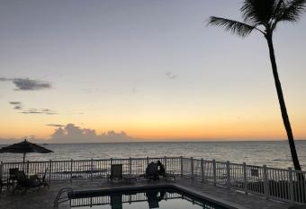 Kona Shores has Balcony rooms