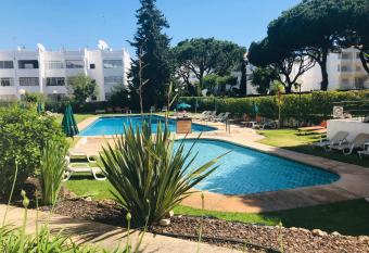 Casa da Gar  a allows 18 year olds to book a room