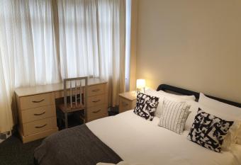 South Shield s Hidden Gem Emerald Apartment sleeps 6 Guests has Balcony rooms