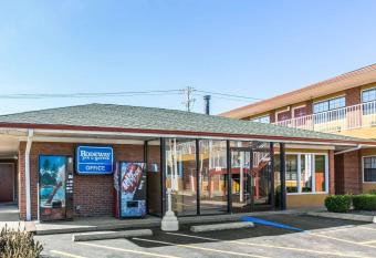 Rodeway Inn & Suites has Smoking rooms