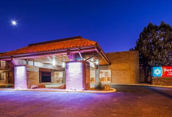 Motel 6 Willcox, AZ allows 18 year olds to book a room