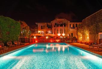 La Garoupe-Gardiole has Balcony rooms