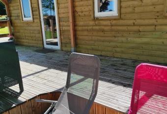 le hangar 87 allows 18 year olds to book a room