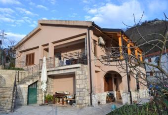 Guest House Radoman has Balcony rooms