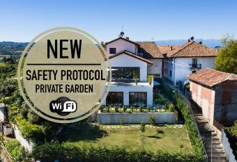 Casa Tina Holiday Home allows 18 year olds to book a room