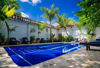 Hotel Boutique Al Alma allows 18 year olds to book a room