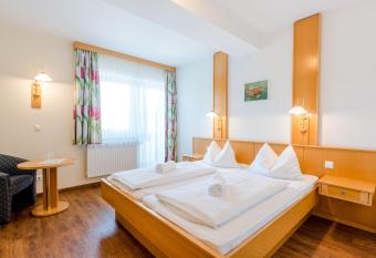 Hotel & Appartements Erlenheim has Balcony rooms