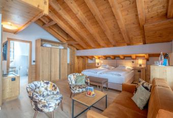 Resort La Ginabelle has Balcony rooms