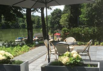 Hotel Haus Broichtal allows 18 year olds to book a room