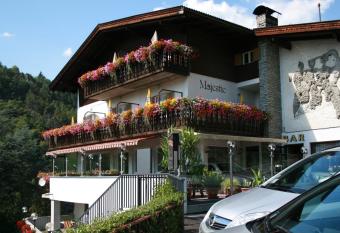 Gasthof Majestic has Balcony rooms