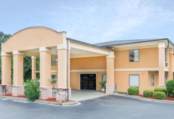 Days Inn by Wyndham Blythewood North Columbia has Balcony rooms
