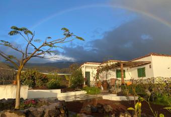 Finca Arco  ris allows 18 year olds to book a room