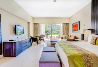 Grand Velas Riviera Nayarit has rooms with a private hot tub