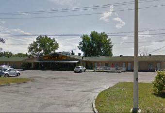 Motel Du Parc Masson allows 18 year olds to book a room