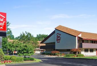Red Roof Inn Cleveland - Westlake allows 18 year olds to book a room