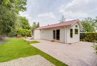 Chalet Descansar op de Veluwe has Balcony rooms