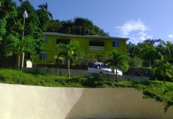 ThA LaGooN SpOt Caribbean BrEeZe has Smoking/Balcony rooms