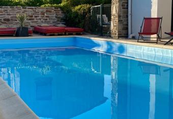 MAISON MIGNARDISE - Cit   allows 18 year olds to book a room