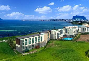 Jeju Arumdaun Resort has Balcony rooms