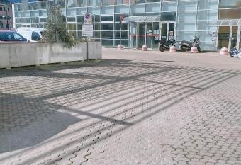 AIRPORT HOUSE MARIEl allows 18 year olds to book a room