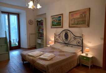 Dimora Il Castello has Balcony rooms