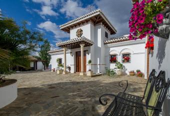 Cortijo Sabila allows 18 year olds to book a room