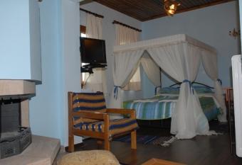 Natasa Rooms has rooms with a private hot tub