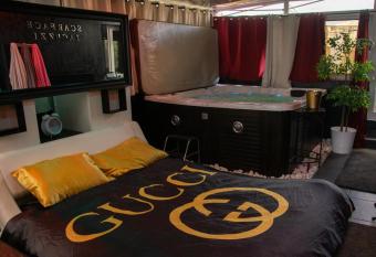 love love 23 has rooms with a private hot tub